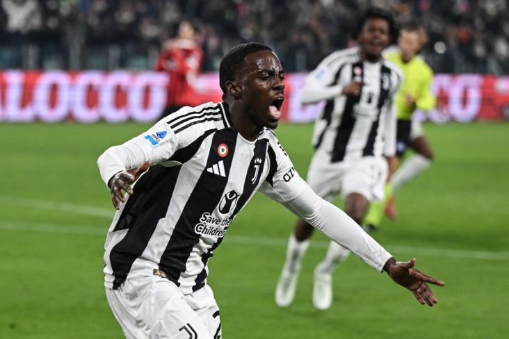 Игроки Ювентуса празднуют забитый гол