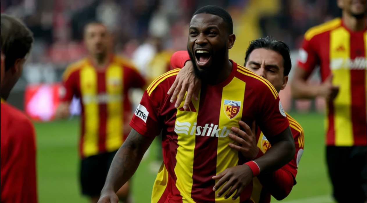 Игроки Кайсериспора празднуют гол