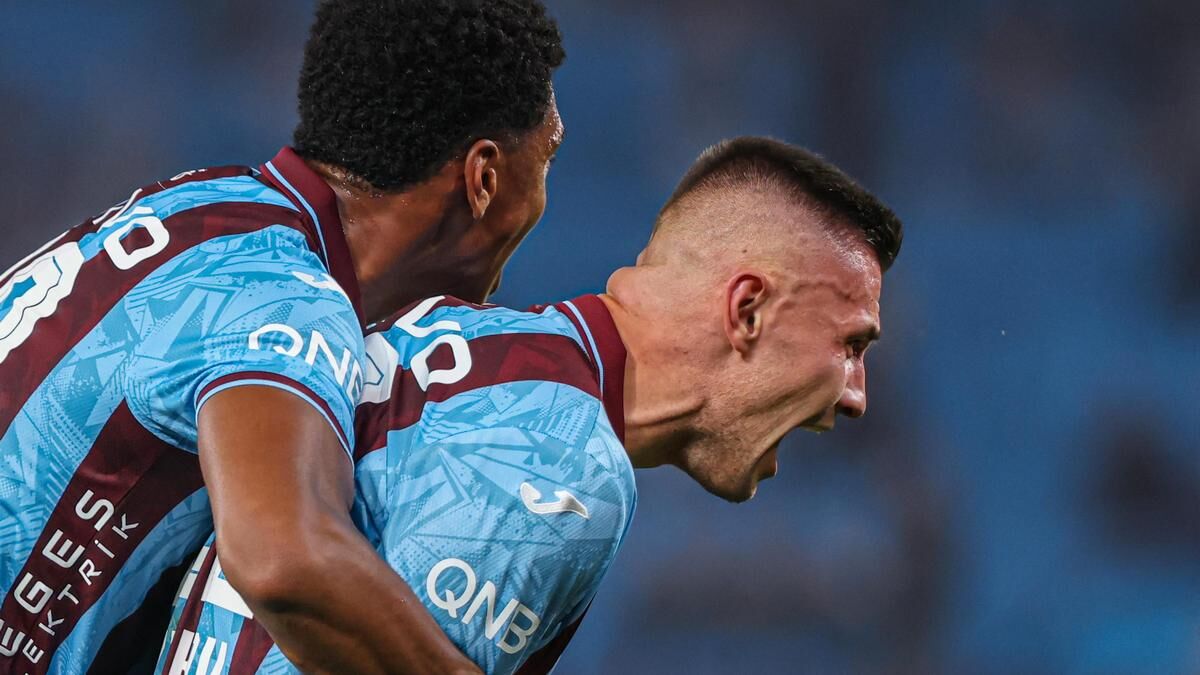 Игроки Трабзонспора празднуют забитый гол