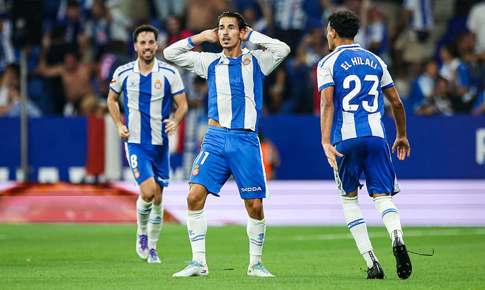 Игроки Эспаньола празднуют забитый гол