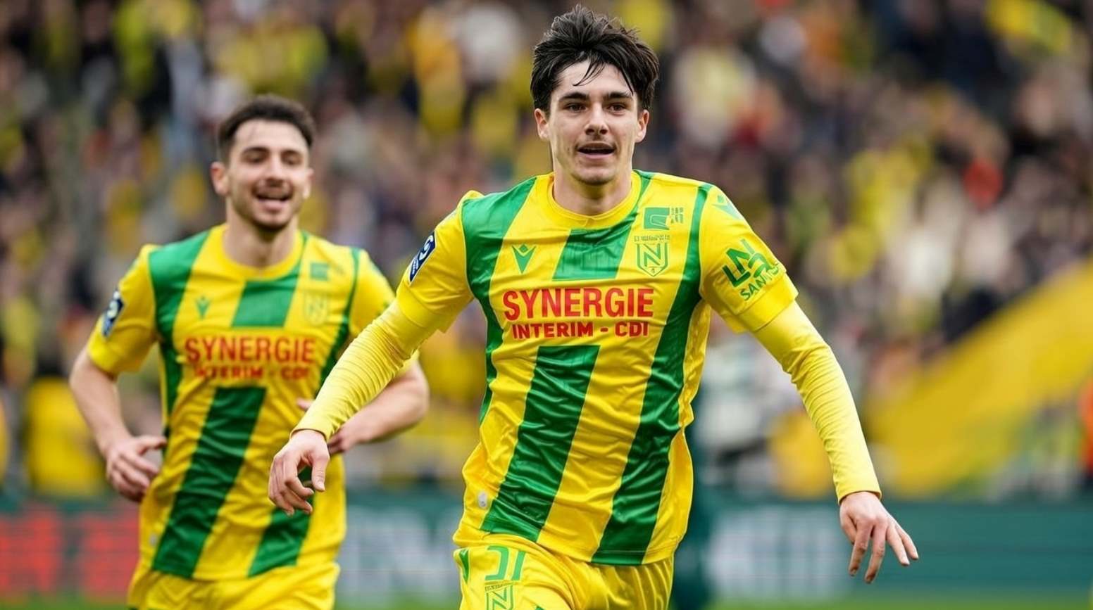 Игроки Нанта празднуют гол