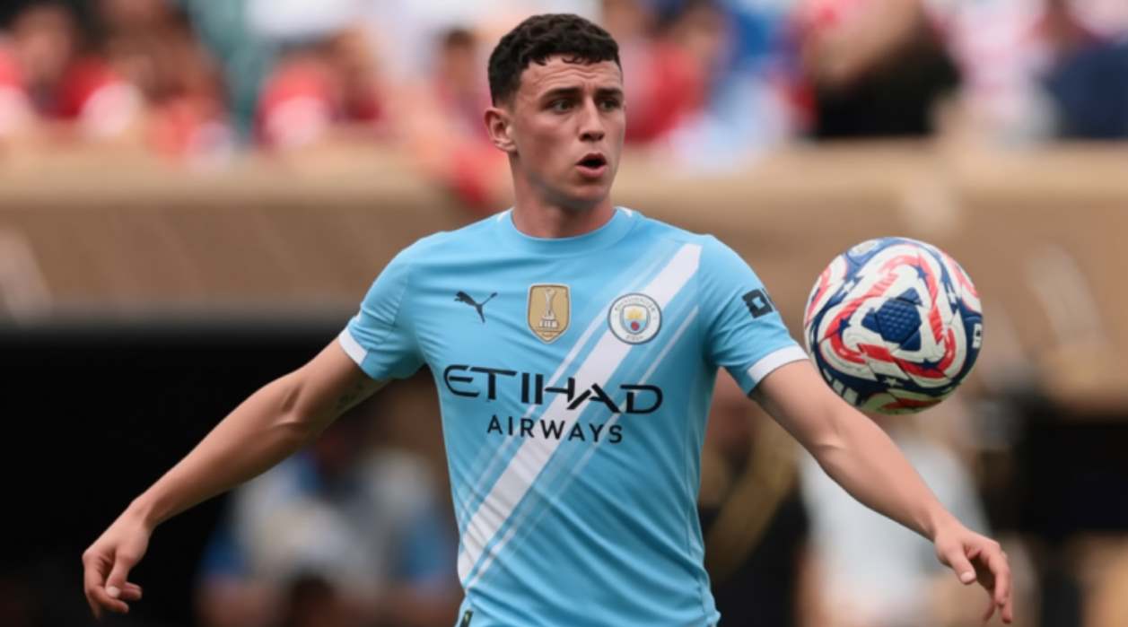 Фоне пытается обработать мяч