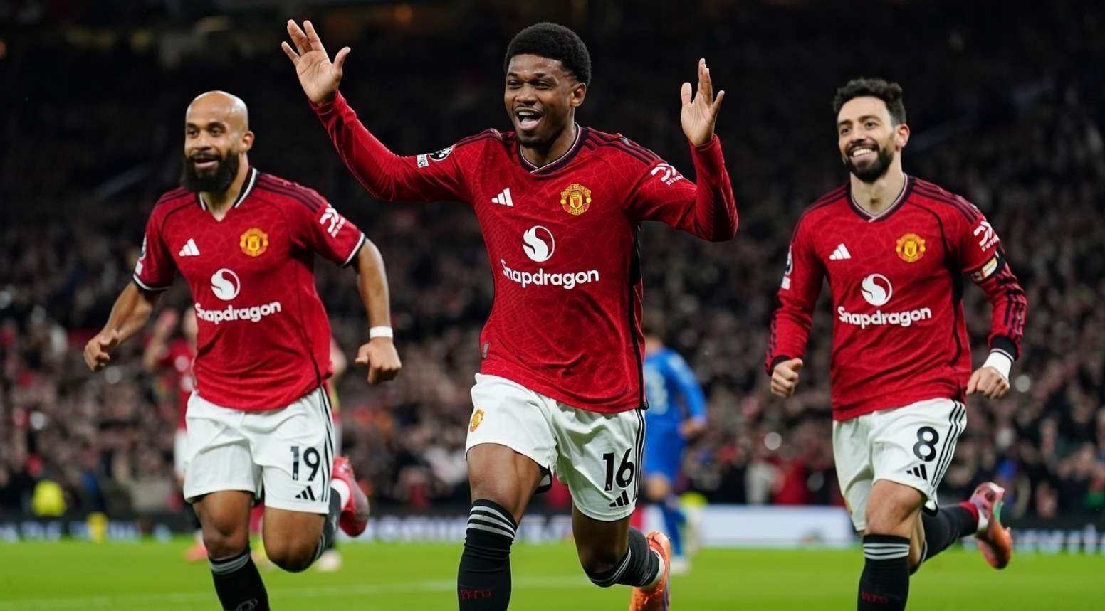 Игроки МЮ празднуют гол