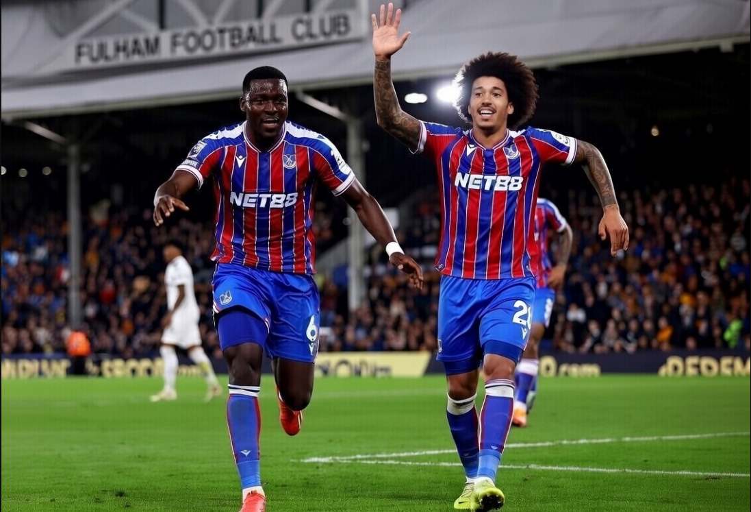 Игроки Кристал Пэлас празднуют забитый гол