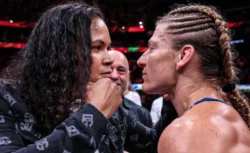 Сорвался величайший женский поединок в истории ММА по...