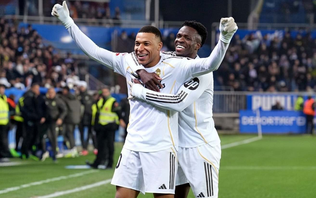 Мбаппе и Винисиус празднуют гол