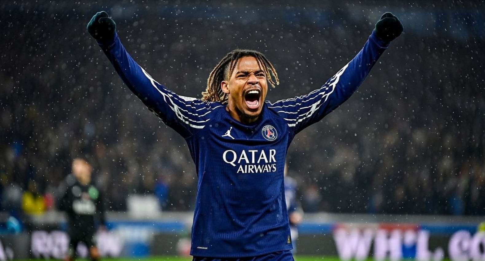 Барколя празднует гол