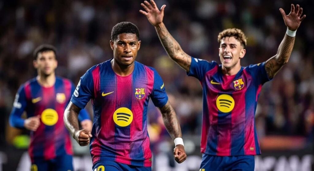 Игроки Барселоны празднуют гол