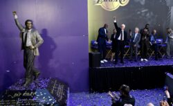 «Лейкерс» открыли статую Пэта Райли у...