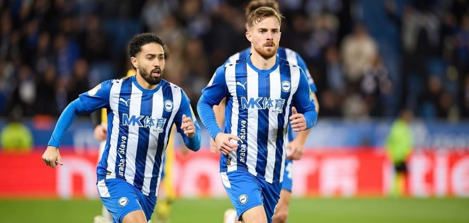 Игроки Алавеса празднуют гол