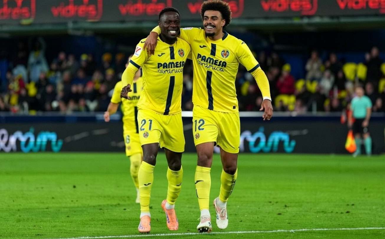 Игроки Вильярреала празднуют гол