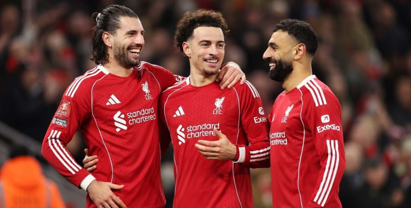 Игроки Ливерпуля празднуют гол