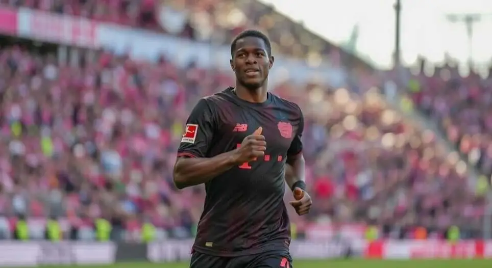 Игрок Байера празднует гол 