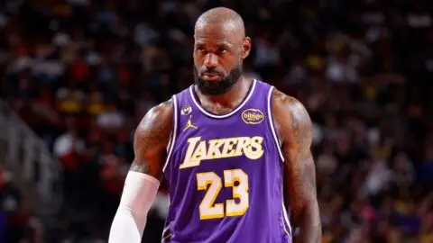 Леброн Джеймс повторил рекорд НБА по матчам: 1611 игр