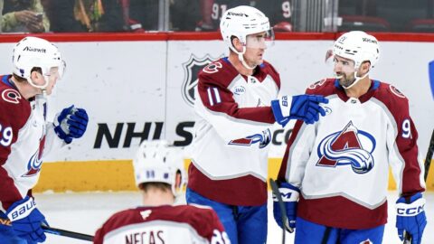 «Колорадо» первым в НХЛ вышел в плей-офф