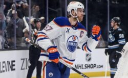 Коннор Макдэвид достиг 400 голов и 1200 очков в НХЛ