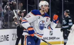 Коннор Макдэвид достиг 400 голов и 1200 очков в НХЛ