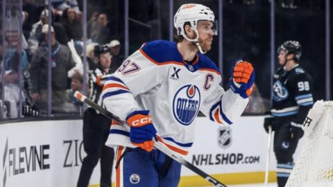 Коннор Макдэвид достиг 400 голов и 1200 очков в НХЛ